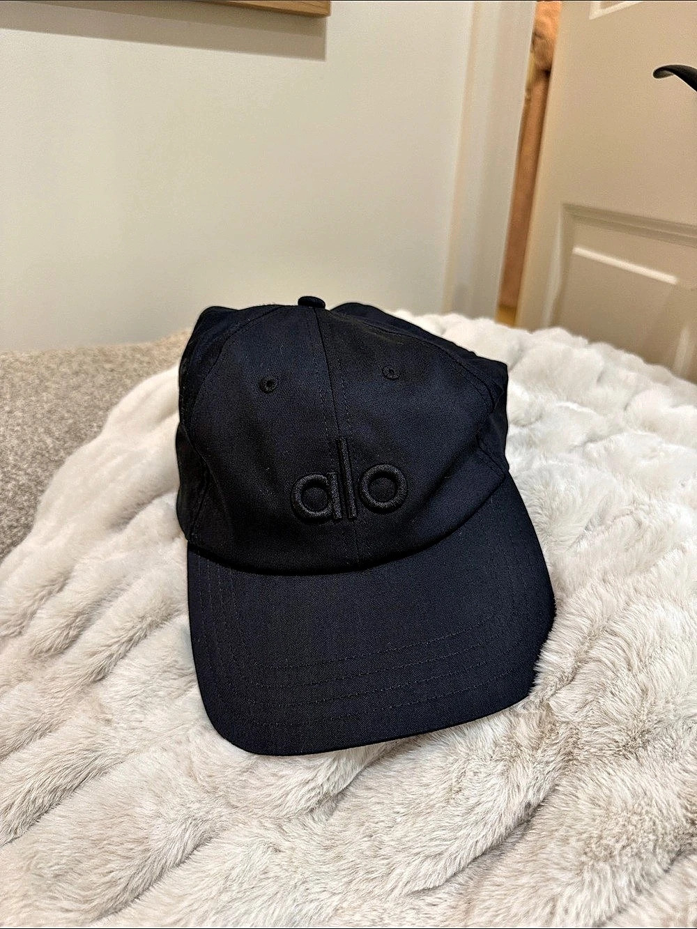 alo Black Hat Like New